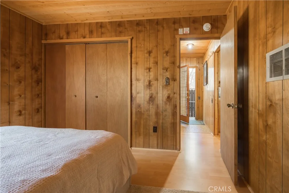 260 Highland Sugarloaf, CA 92386