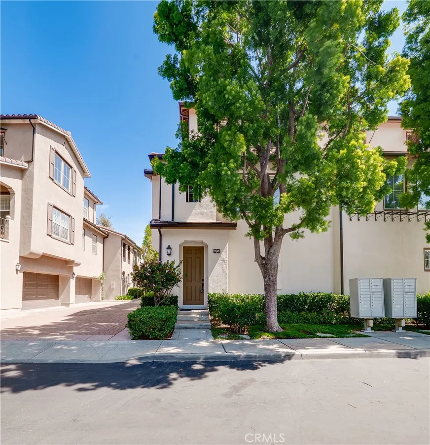 191 Lockford Irvine, CA 92602
