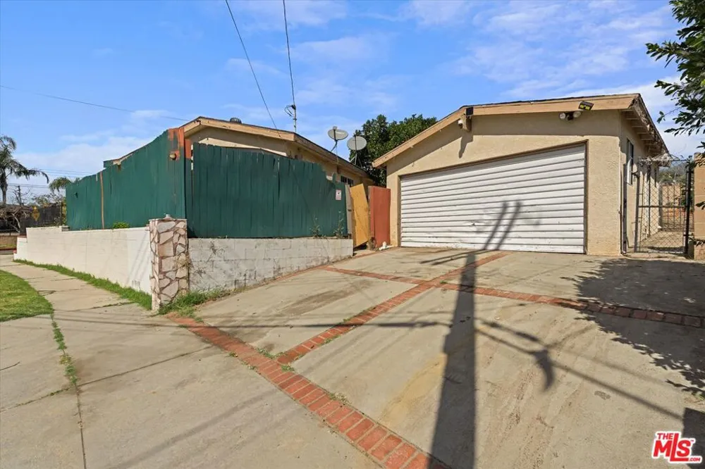 13770 Sproule Avenue Sylmar, CA 91342