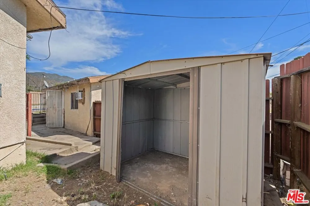 13770 Sproule Avenue Sylmar, CA 91342