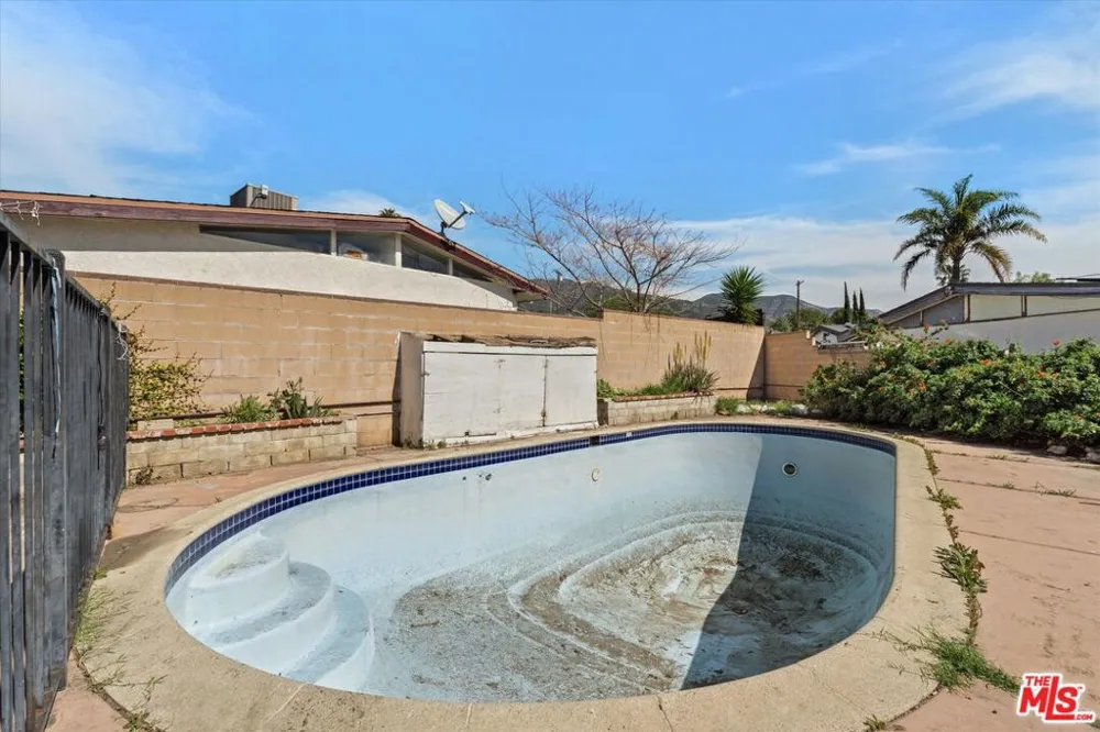 13770 Sproule Avenue Sylmar, CA 91342