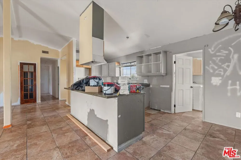 13770 Sproule Avenue Sylmar, CA 91342