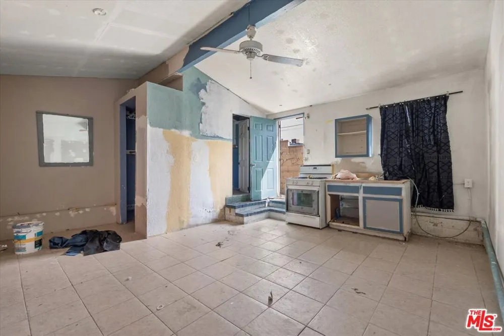 13770 Sproule Avenue Sylmar, CA 91342