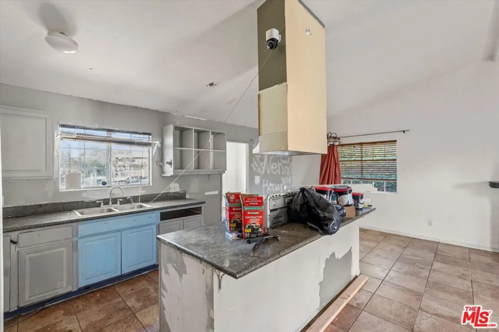 13770 Sproule Avenue Sylmar, CA 91342