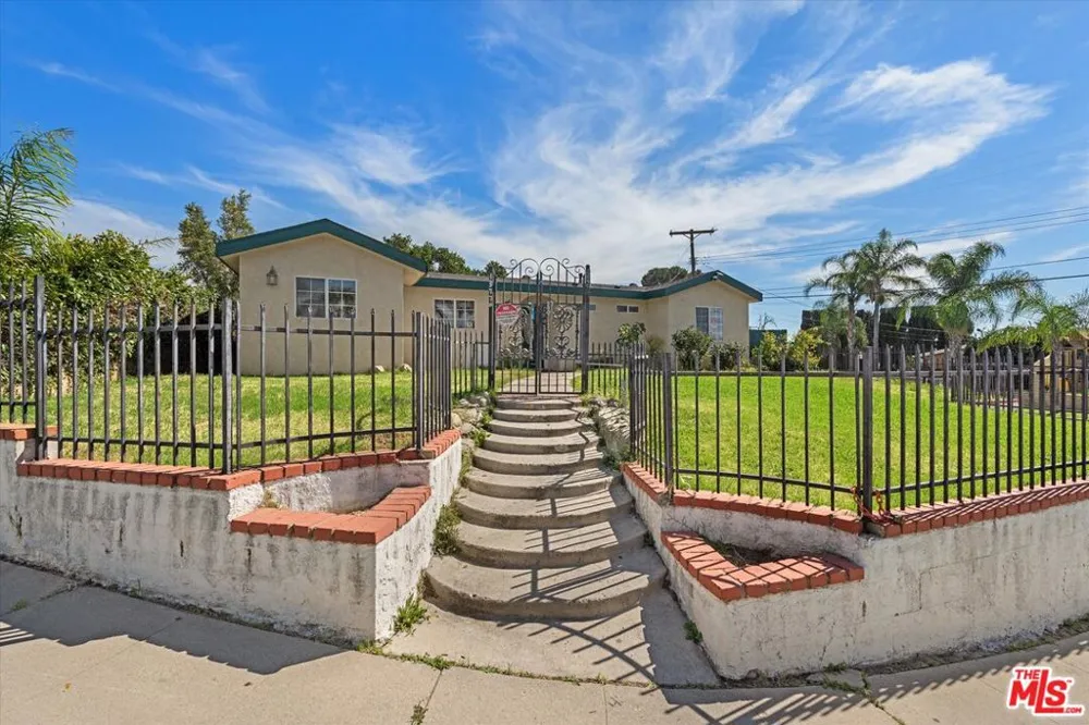 13770 Sproule Avenue Sylmar, CA 91342