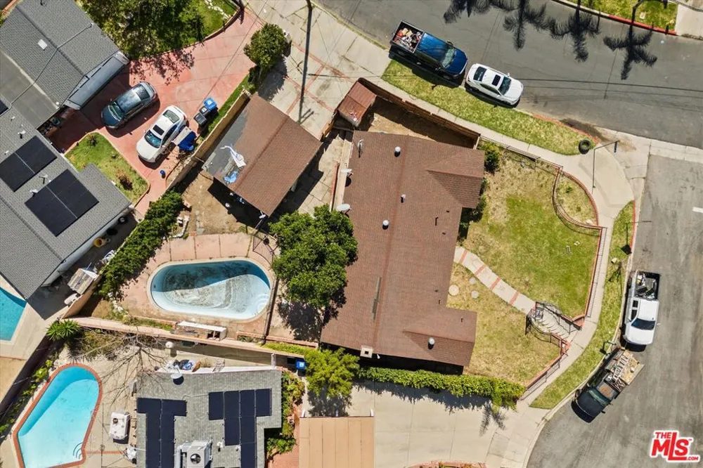 13770 Sproule Avenue Sylmar, CA 91342