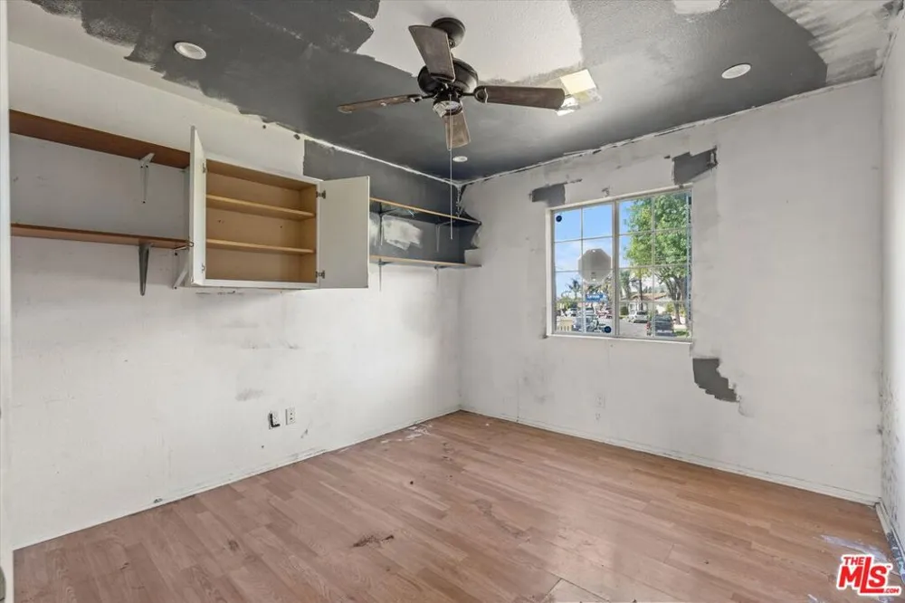 13770 Sproule Avenue Sylmar, CA 91342
