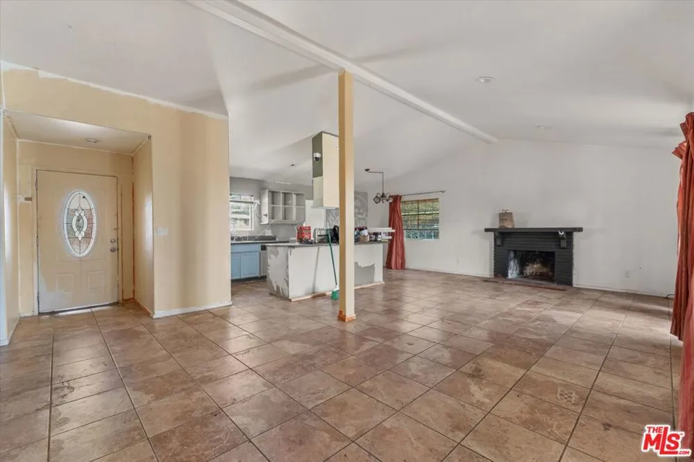 13770 Sproule Avenue Sylmar, CA 91342