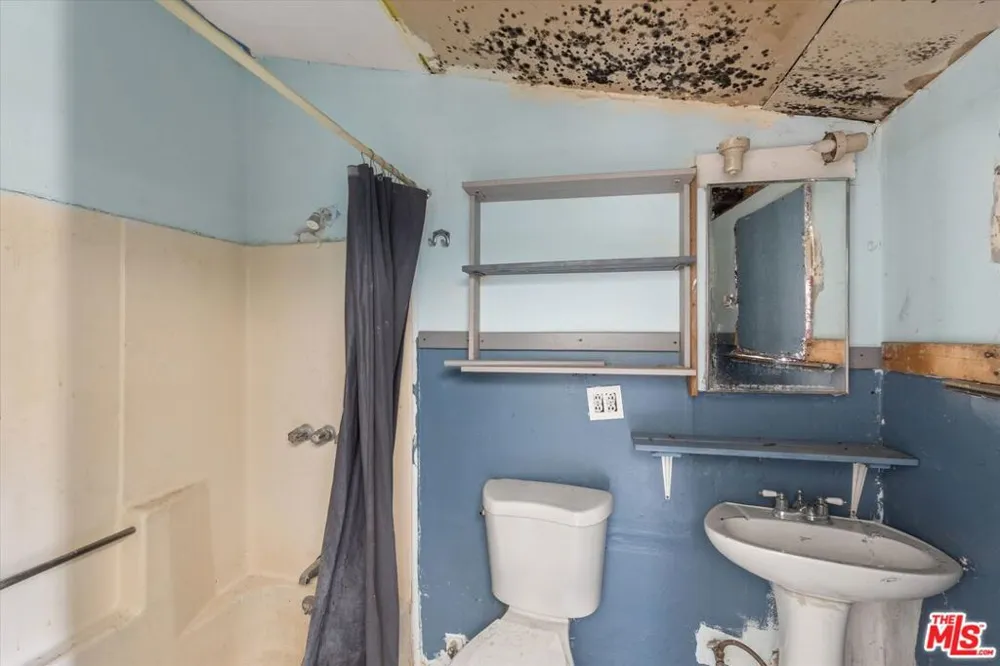 13770 Sproule Avenue Sylmar, CA 91342