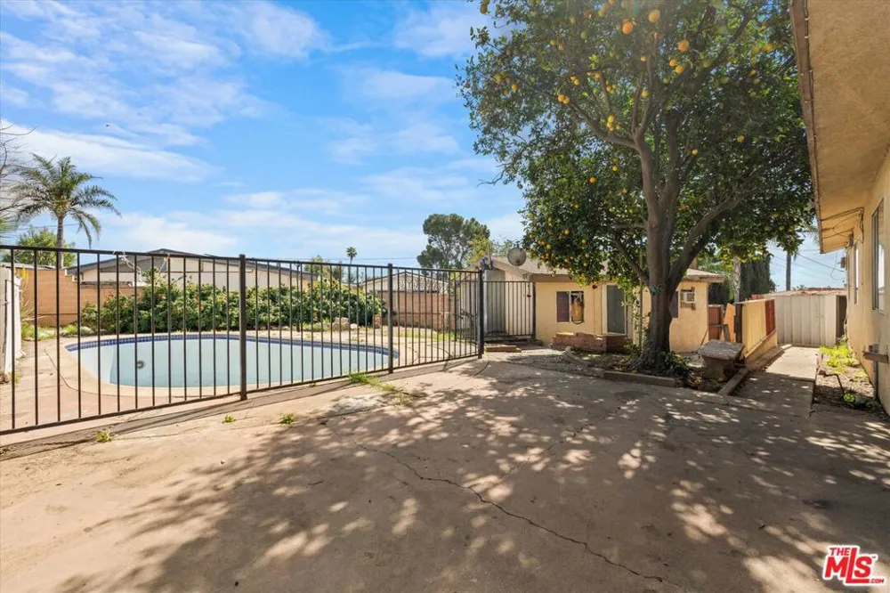 13770 Sproule Avenue Sylmar, CA 91342