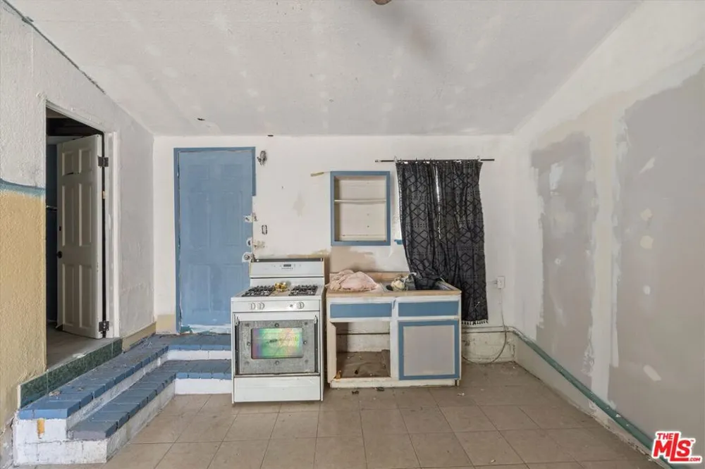 13770 Sproule Avenue Sylmar, CA 91342