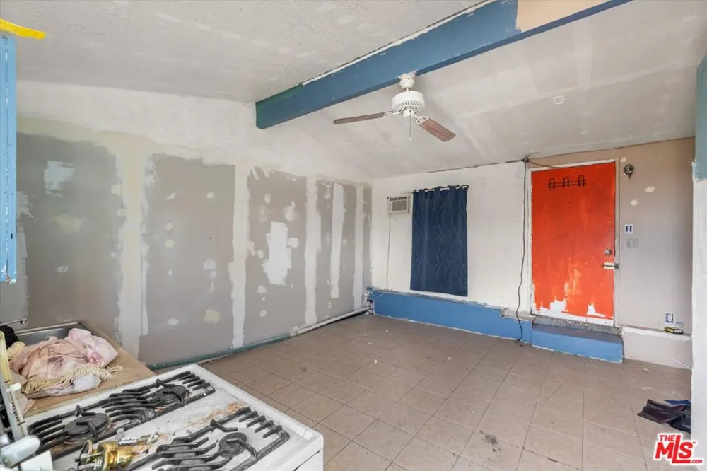 13770 Sproule Avenue Sylmar, CA 91342