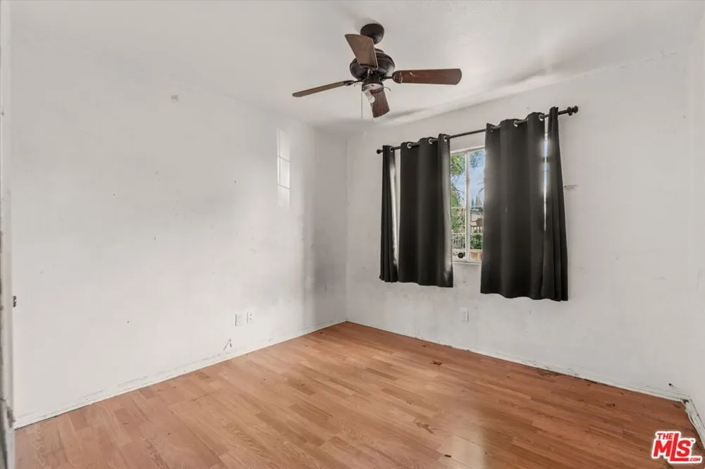 13770 Sproule Avenue Sylmar, CA 91342