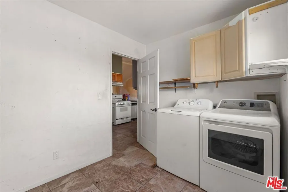 13770 Sproule Avenue Sylmar, CA 91342