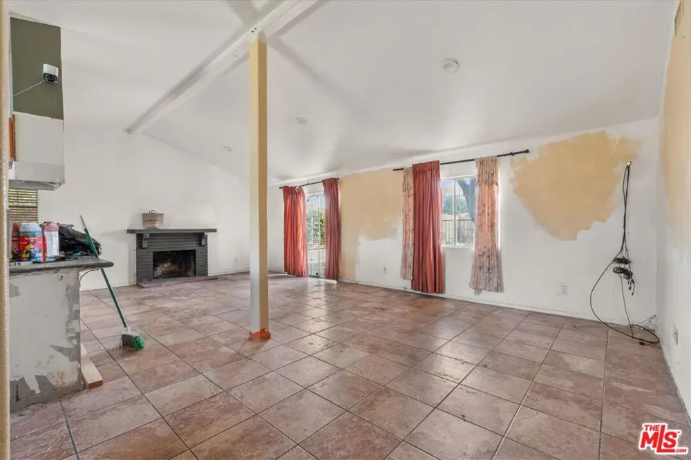 13770 Sproule Avenue Sylmar, CA 91342