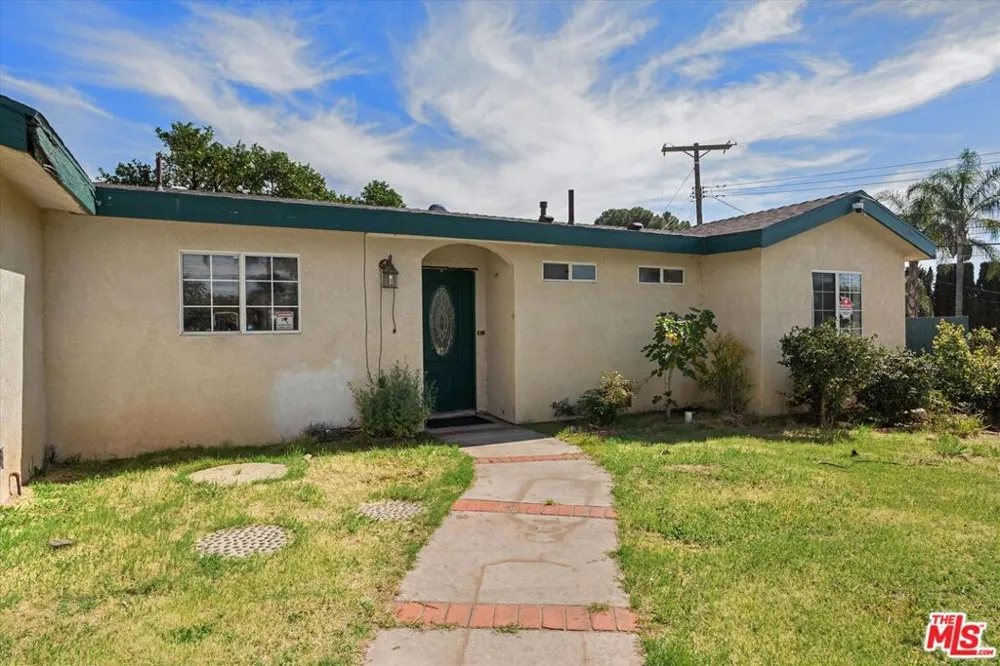 13770 Sproule Avenue Sylmar, CA 91342