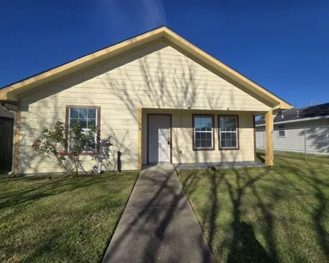 3220 Iowa Street