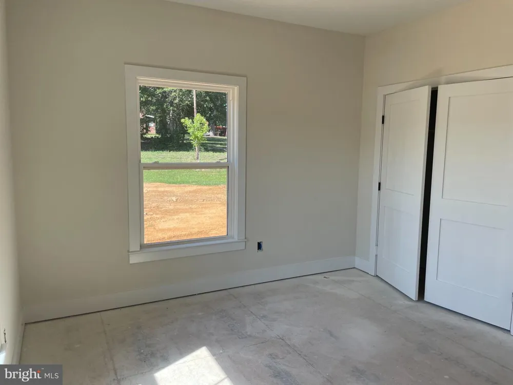 8005 SHERBEYN ROAD Bealeton, VA 22712