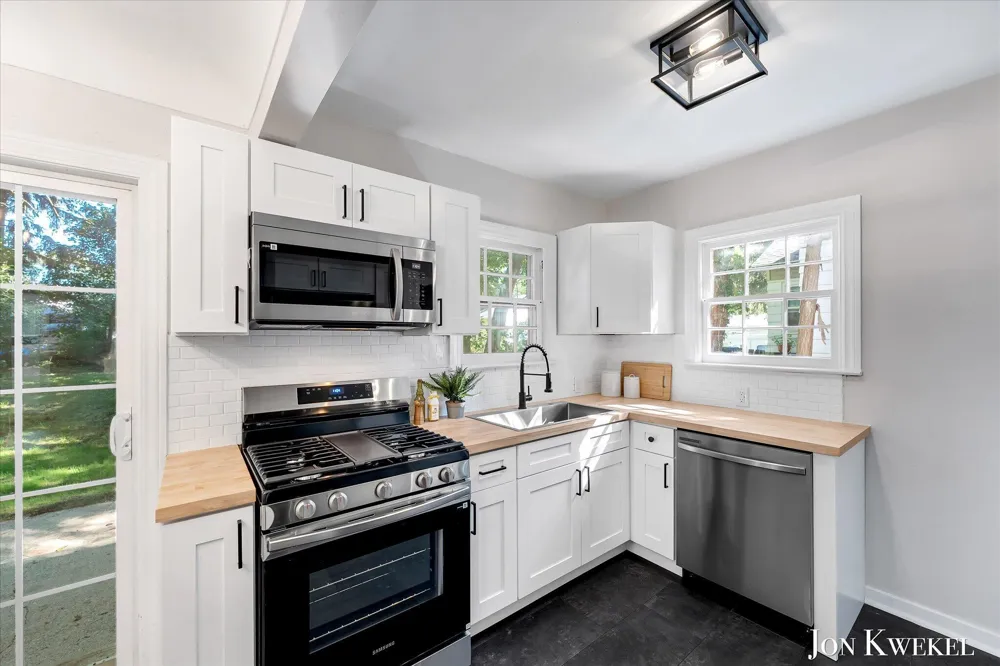 903 Griggs Street SE Grand Rapids, MI 49507