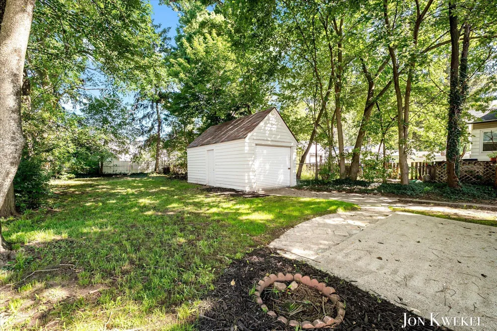 903 Griggs Street SE Grand Rapids, MI 49507