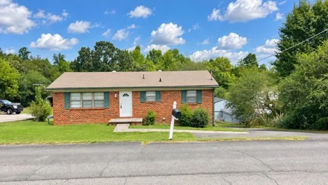 1645 Falcon Dr SE