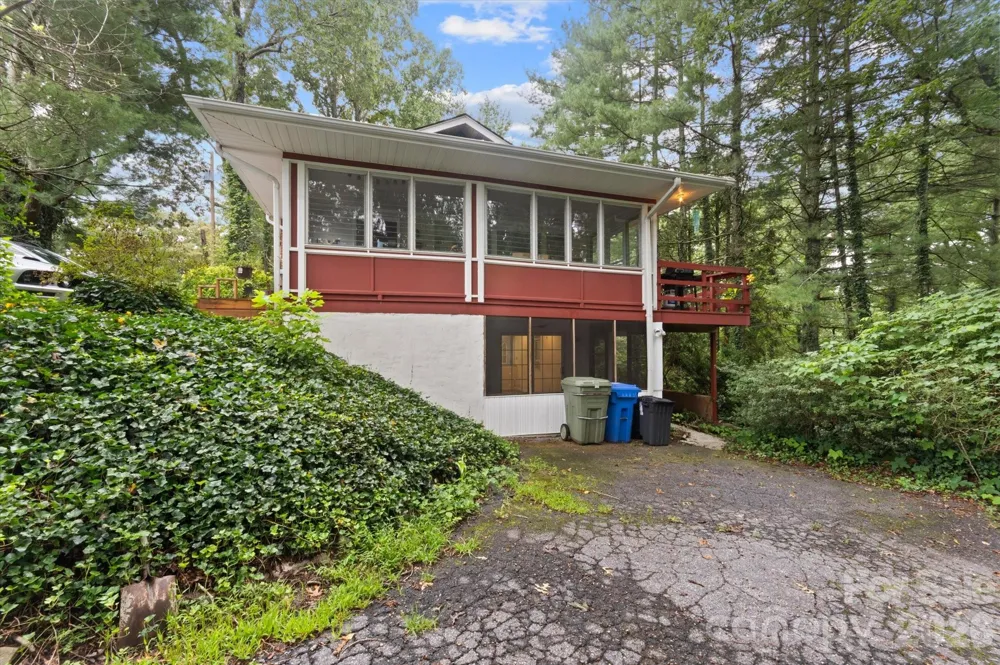529 Alta Vista Drive Hendersonville, NC 28791