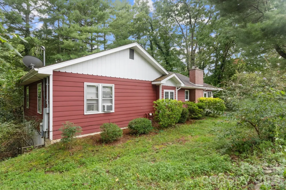 529 Alta Vista Drive Hendersonville, NC 28791