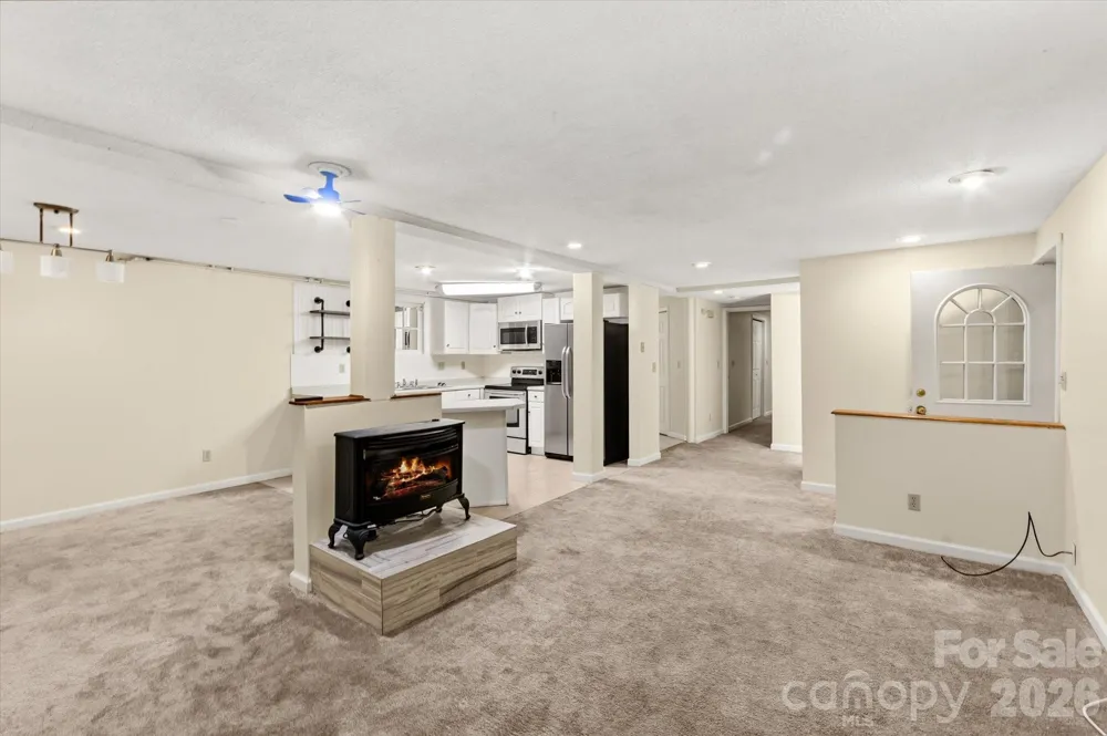 529 Alta Vista Drive Hendersonville, NC 28791