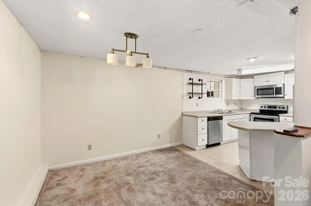529 Alta Vista Drive Hendersonville, NC 28791