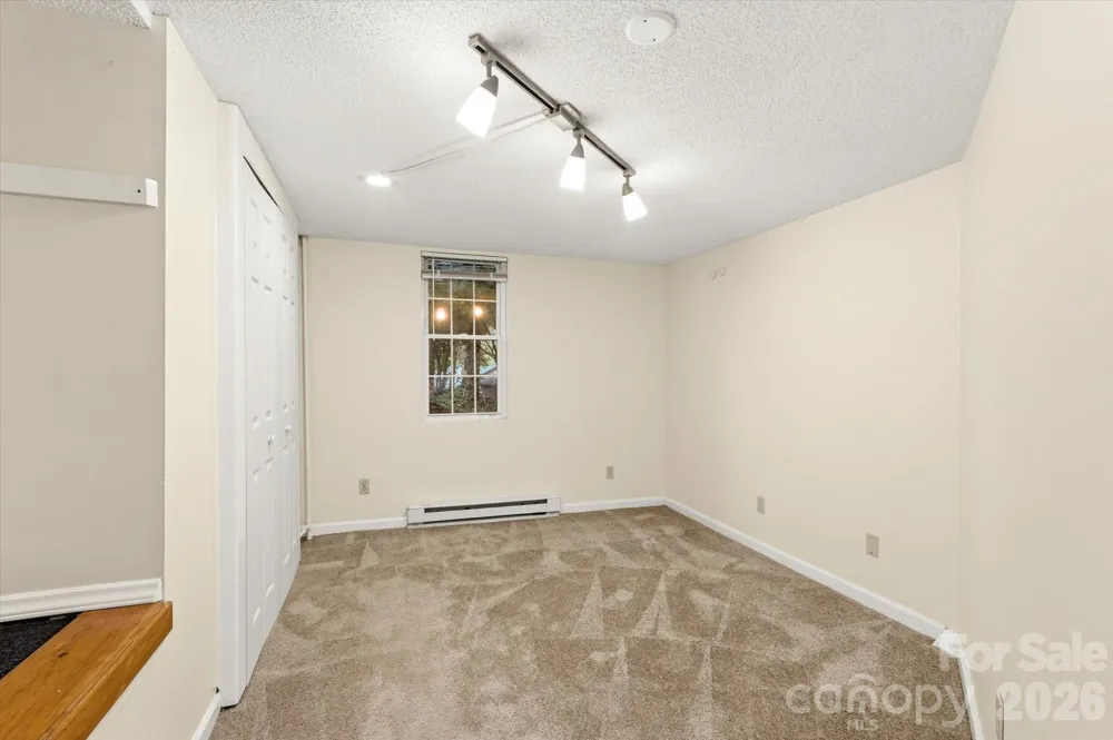 529 Alta Vista Drive Hendersonville, NC 28791