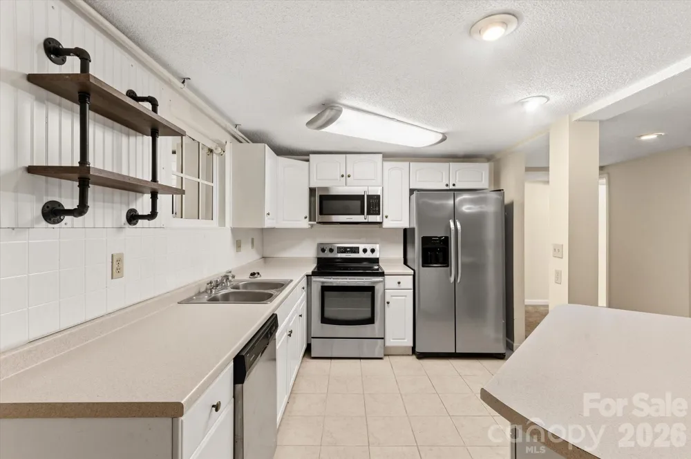 529 Alta Vista Drive Hendersonville, NC 28791