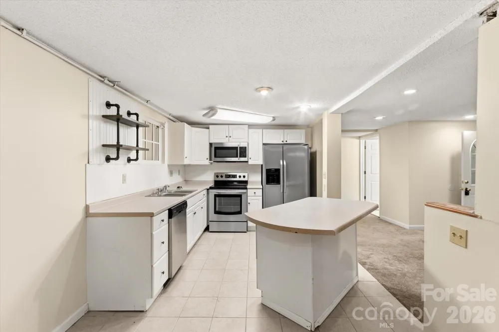 529 Alta Vista Drive Hendersonville, NC 28791