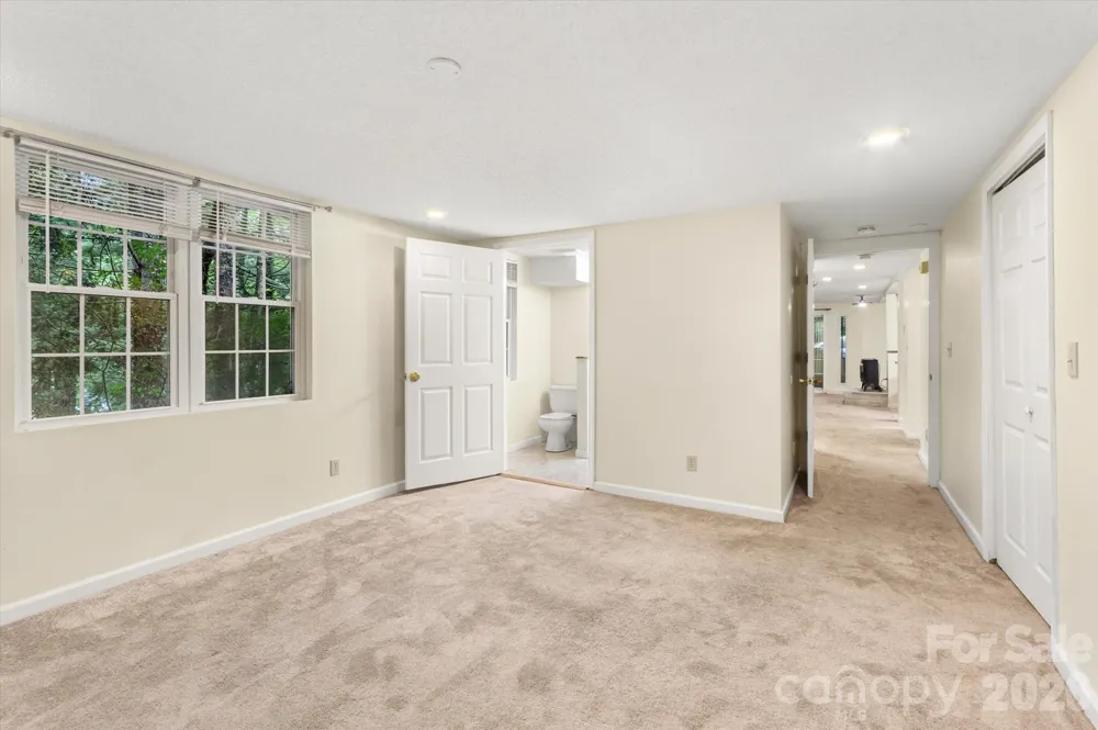 529 Alta Vista Drive Hendersonville, NC 28791
