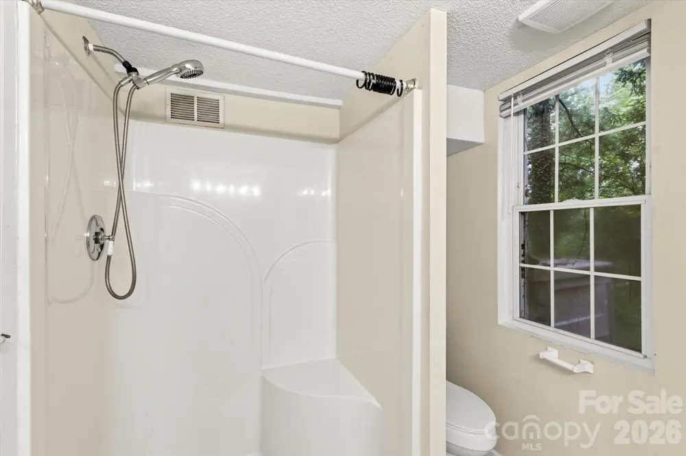 529 Alta Vista Drive Hendersonville, NC 28791