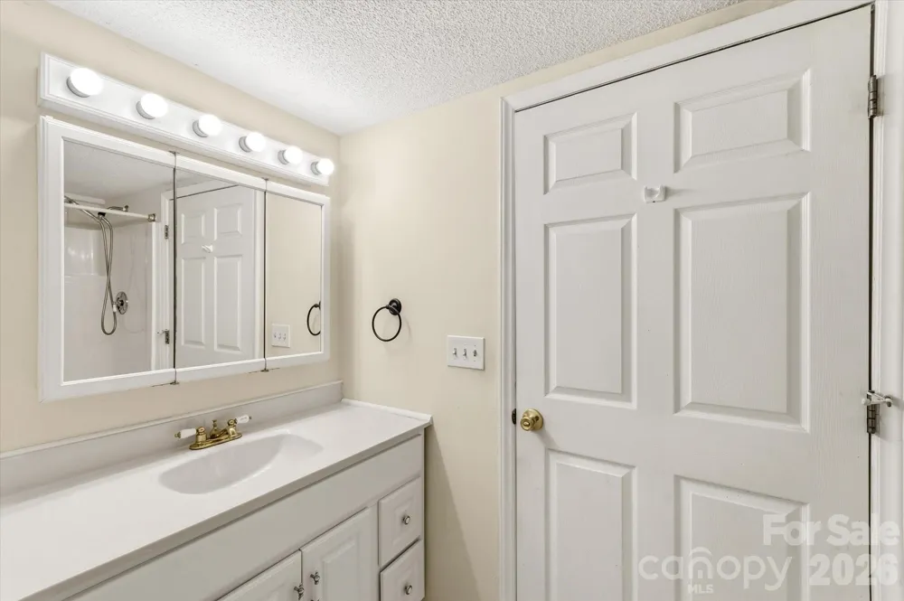 529 Alta Vista Drive Hendersonville, NC 28791