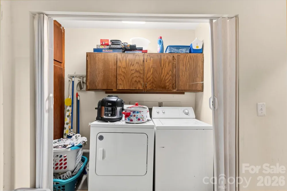529 Alta Vista Drive Hendersonville, NC 28791