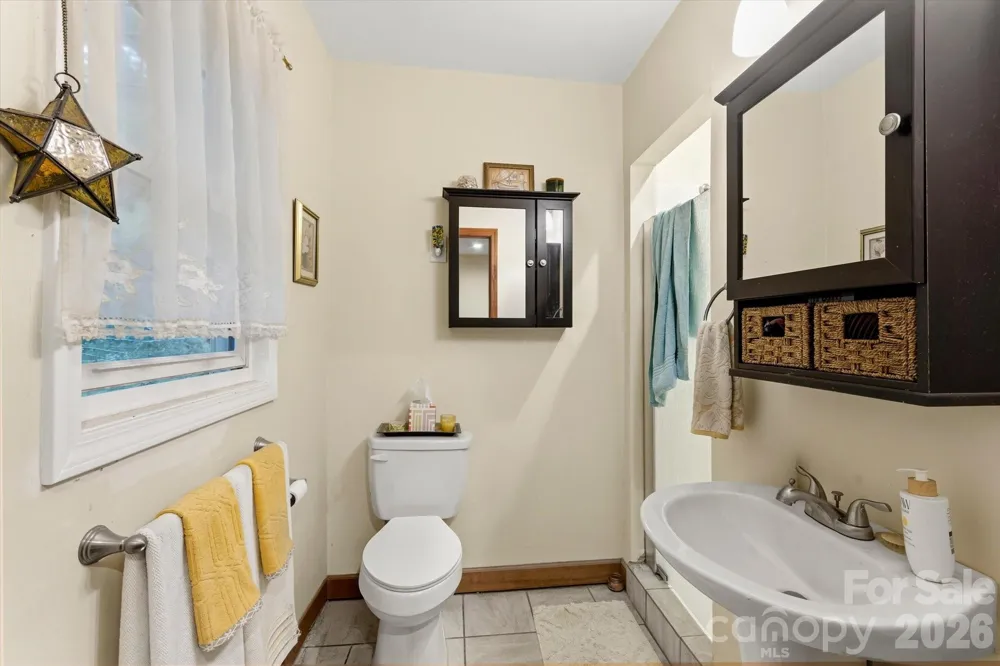 529 Alta Vista Drive Hendersonville, NC 28791