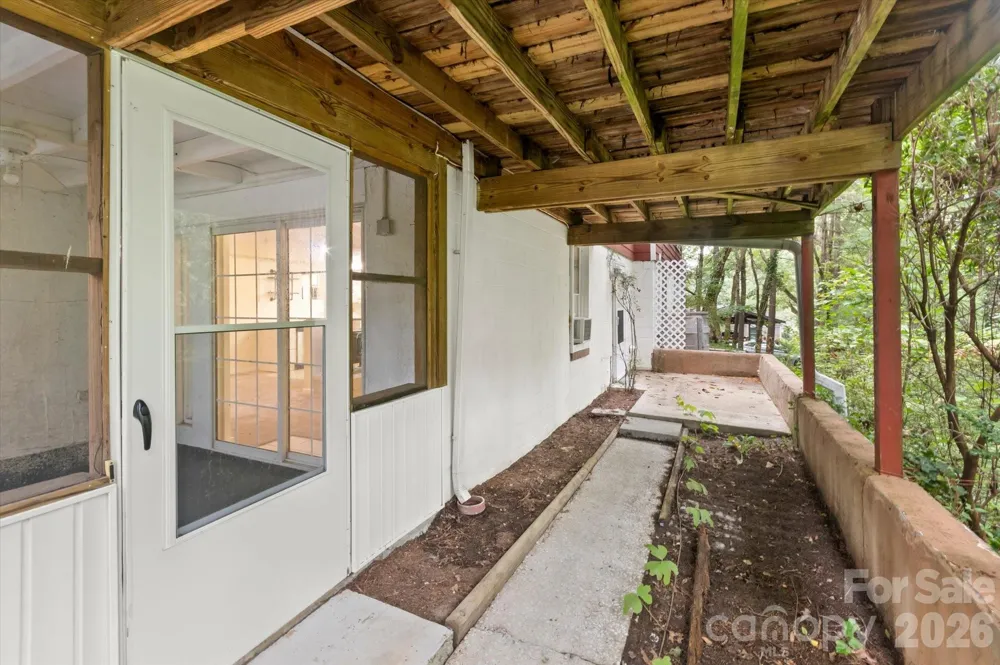 529 Alta Vista Drive Hendersonville, NC 28791