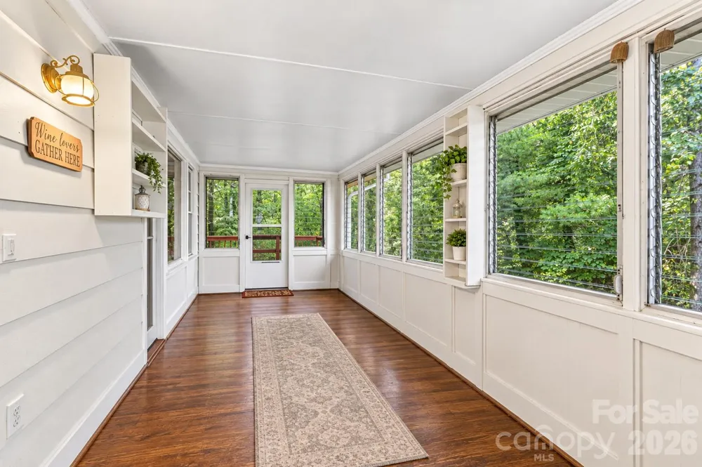 529 Alta Vista Drive Hendersonville, NC 28791