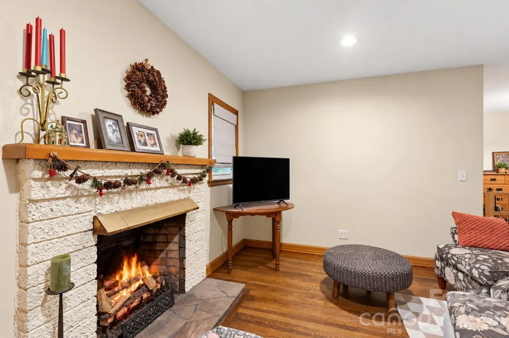 529 Alta Vista Drive Hendersonville, NC 28791