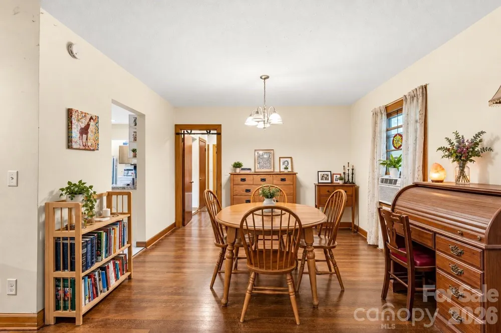 529 Alta Vista Drive Hendersonville, NC 28791