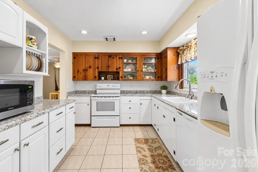529 Alta Vista Drive Hendersonville, NC 28791