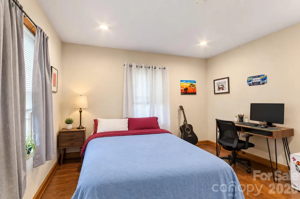 529 Alta Vista Drive Hendersonville, NC 28791