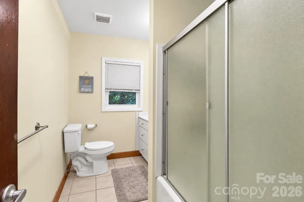 529 Alta Vista Drive Hendersonville, NC 28791