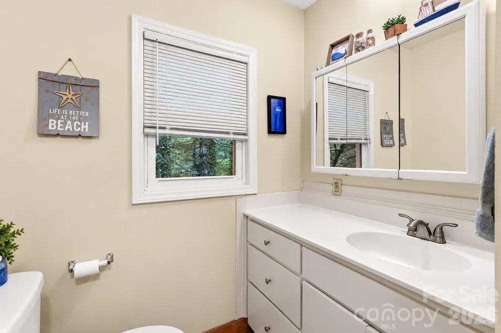 529 Alta Vista Drive Hendersonville, NC 28791