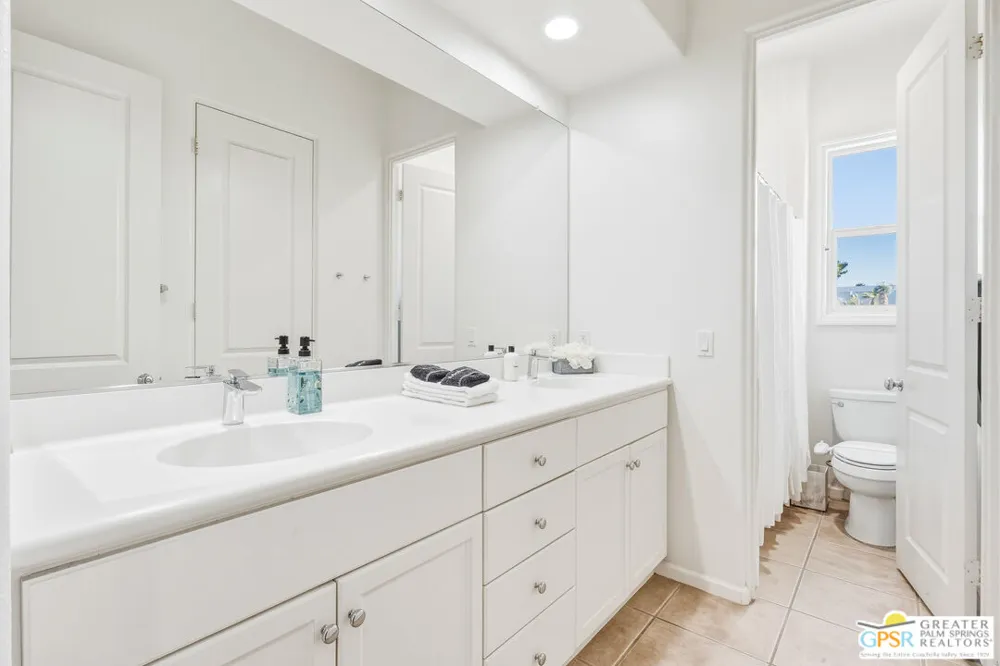 1420 Olga Way Palm Springs, CA 92262