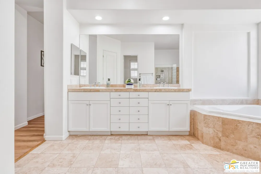 1420 Olga Way Palm Springs, CA 92262