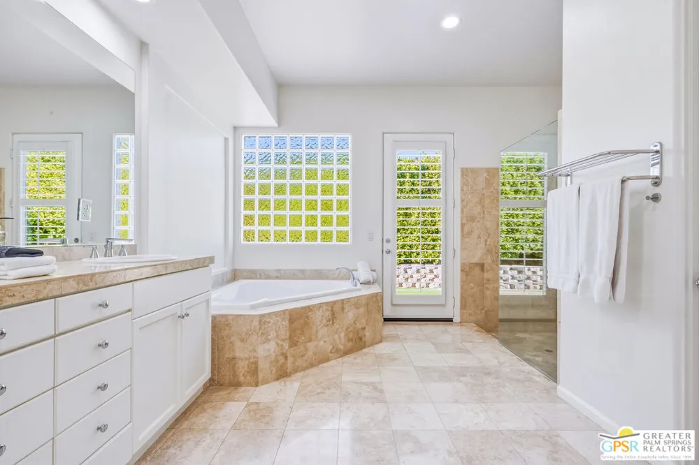1420 Olga Way Palm Springs, CA 92262