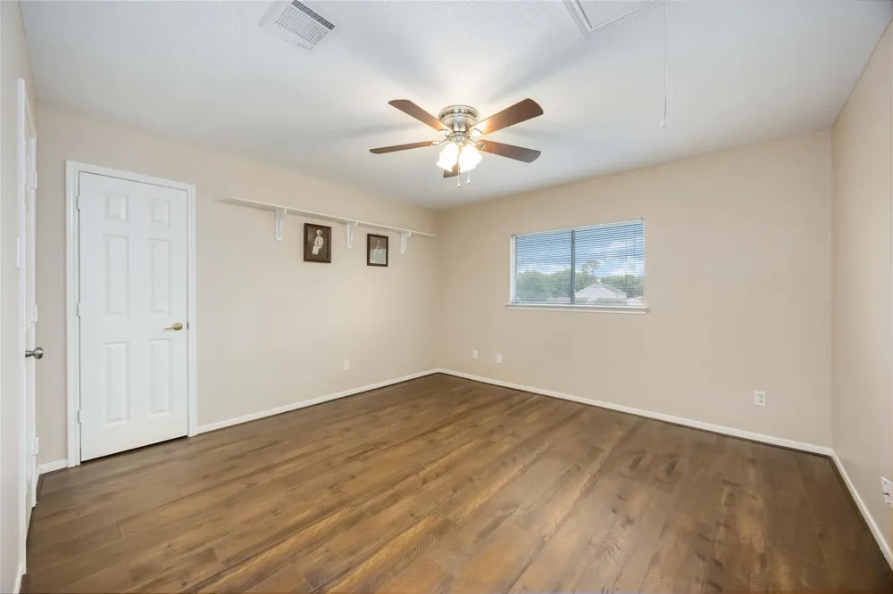 5498 Appleblossom Lane Friendswood, TX 77546
