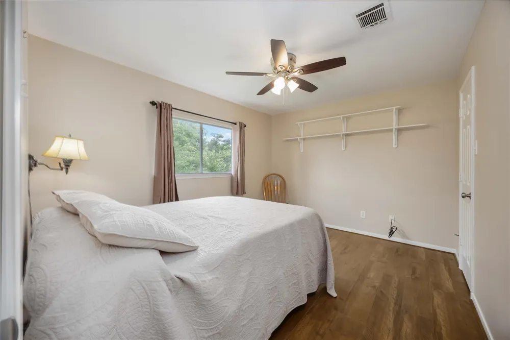 5498 Appleblossom Lane Friendswood, TX 77546